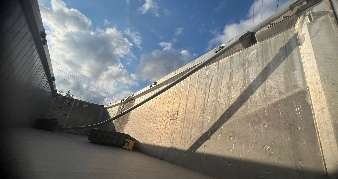 Сеспель DB4U60 - Самосвальный полуприцеп: фото 4 Сеспель DB4U60 - Самосвальный полуприцеп: фото 4