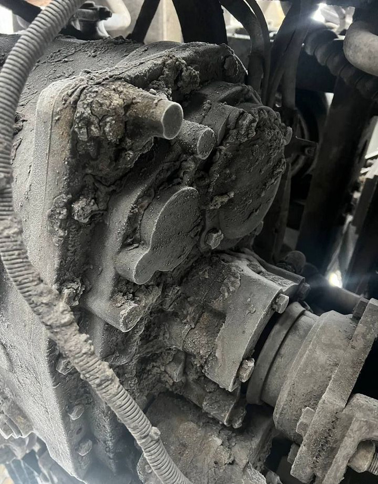 Самосвал Shacman SX33186T366: фото 13 Самосвал Shacman SX33186T366: фото 13