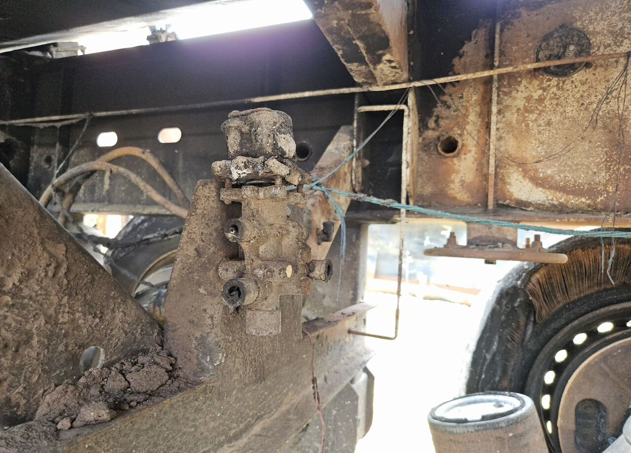 Самосвальный полуприцеп Тонар 9595: фото 13 Самосвальный полуприцеп Тонар 9595: фото 13