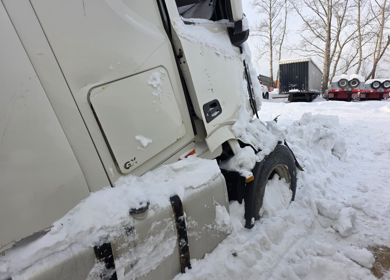 Тягач Dongfeng DFH: фото 9 Тягач Dongfeng DFH: фото 9