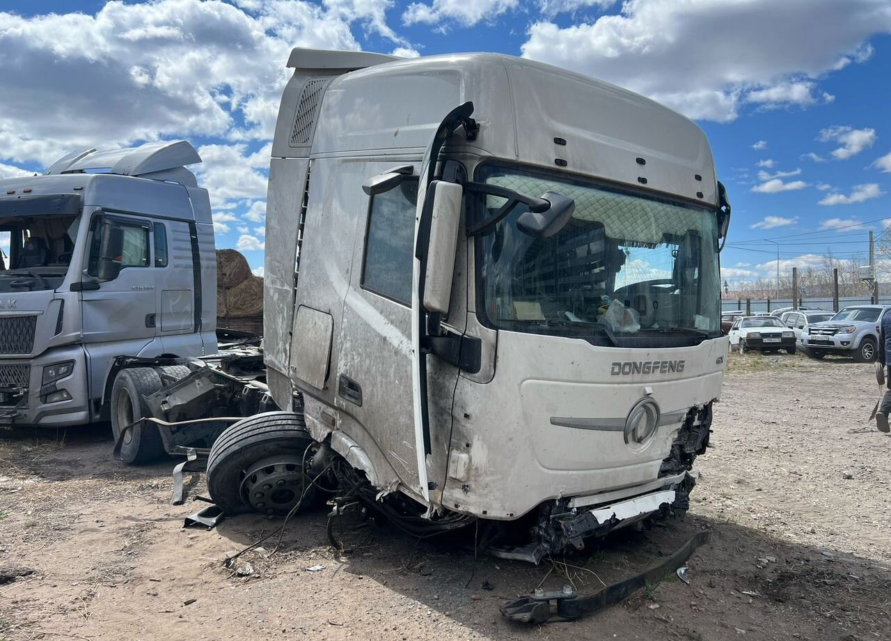 Dongfeng DFH - Тягач: фото 2 Dongfeng DFH - Тягач: фото 2