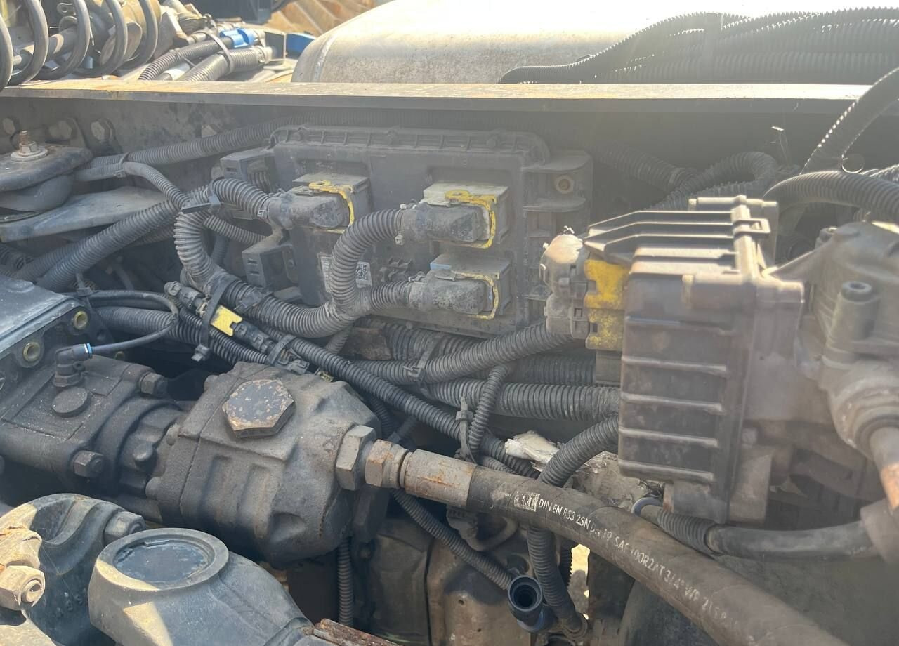 Тягач КАМАЗ 5490: фото 36