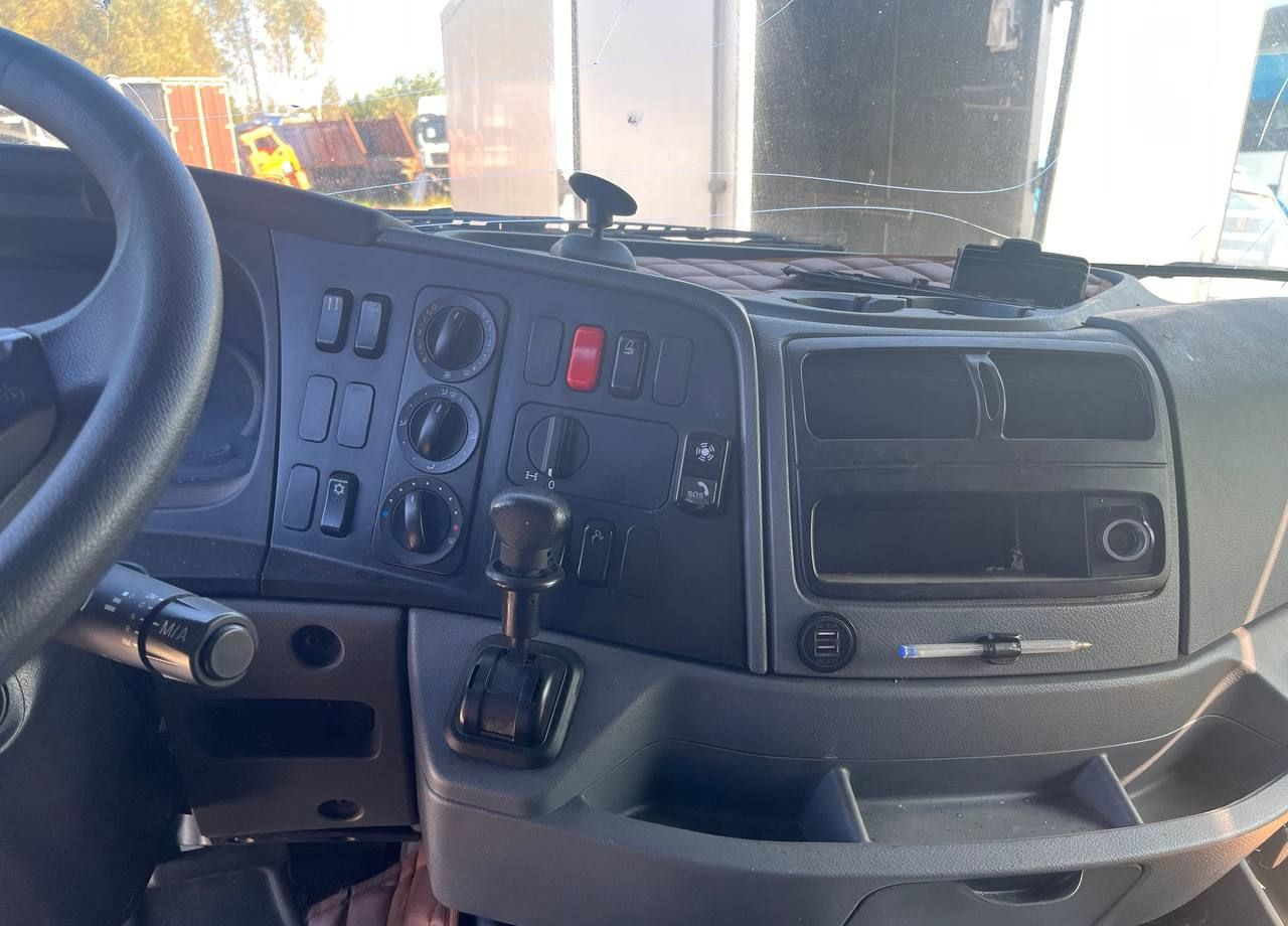 Тягач КАМАЗ 5490: фото 22