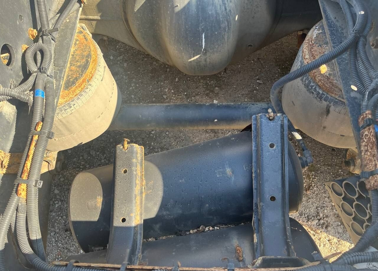 Тягач КАМАЗ 5490: фото 40