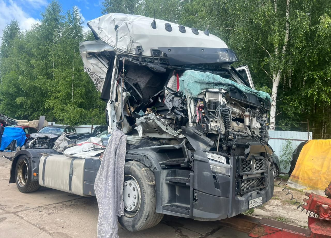 Тягач Renault T-Series: фото 9