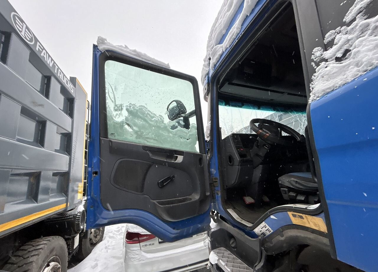 Тягач Scania P: фото 31