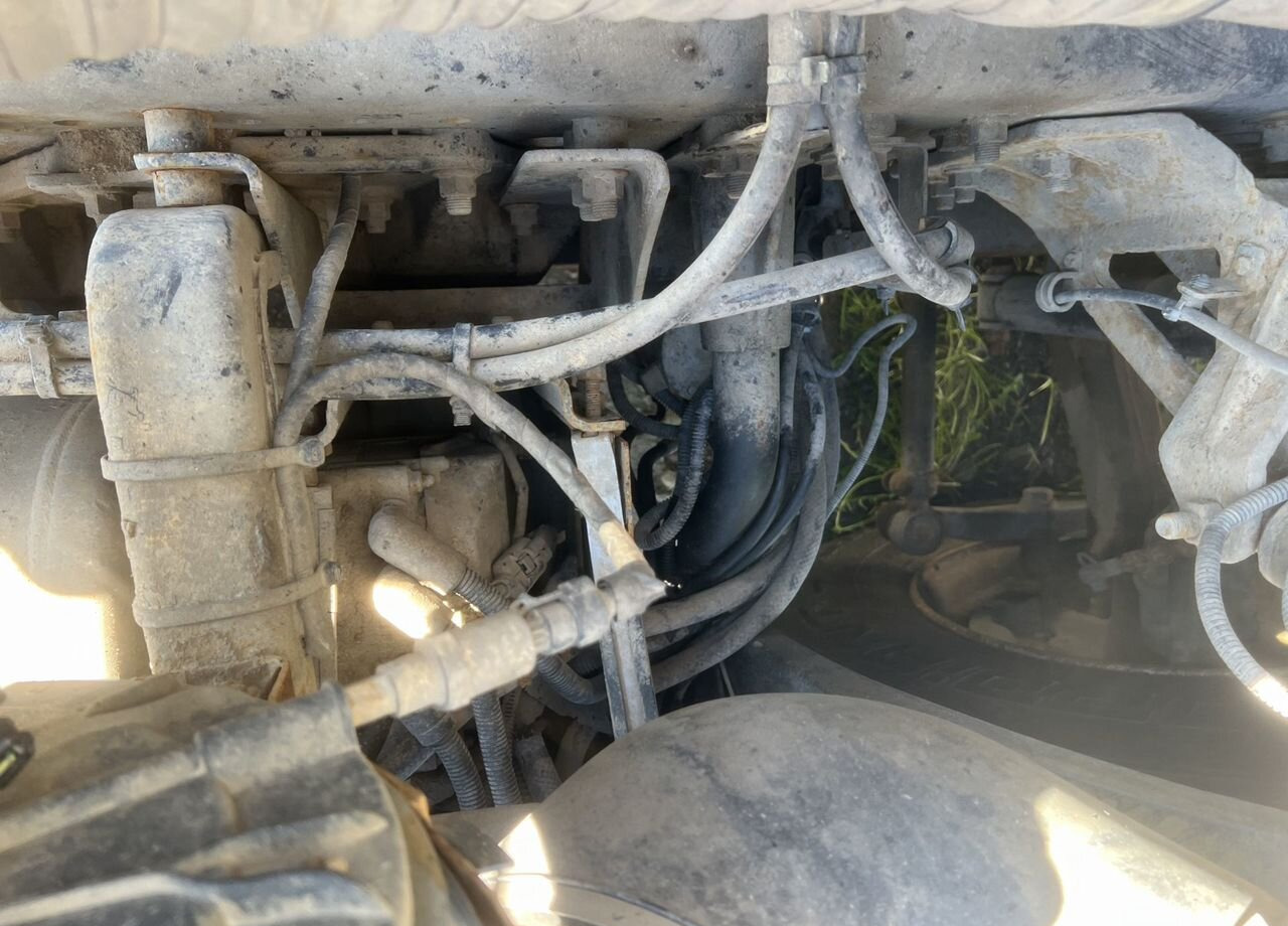 Тягач Shacman SX42584V324: фото 24 Тягач Shacman SX42584V324: фото 24
