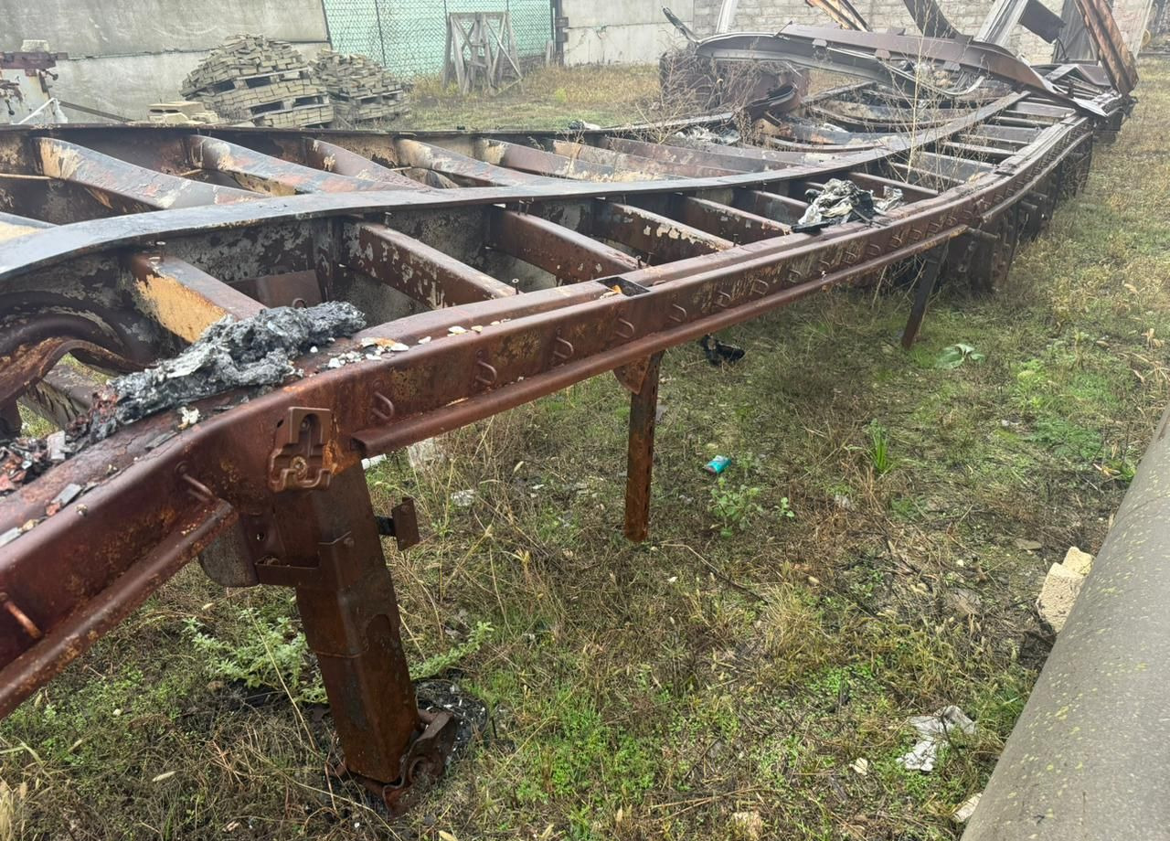 UAT SCFG 9226.01 - Тентованный полуприцеп: фото 4 UAT SCFG 9226.01 - Тентованный полуприцеп: фото 4