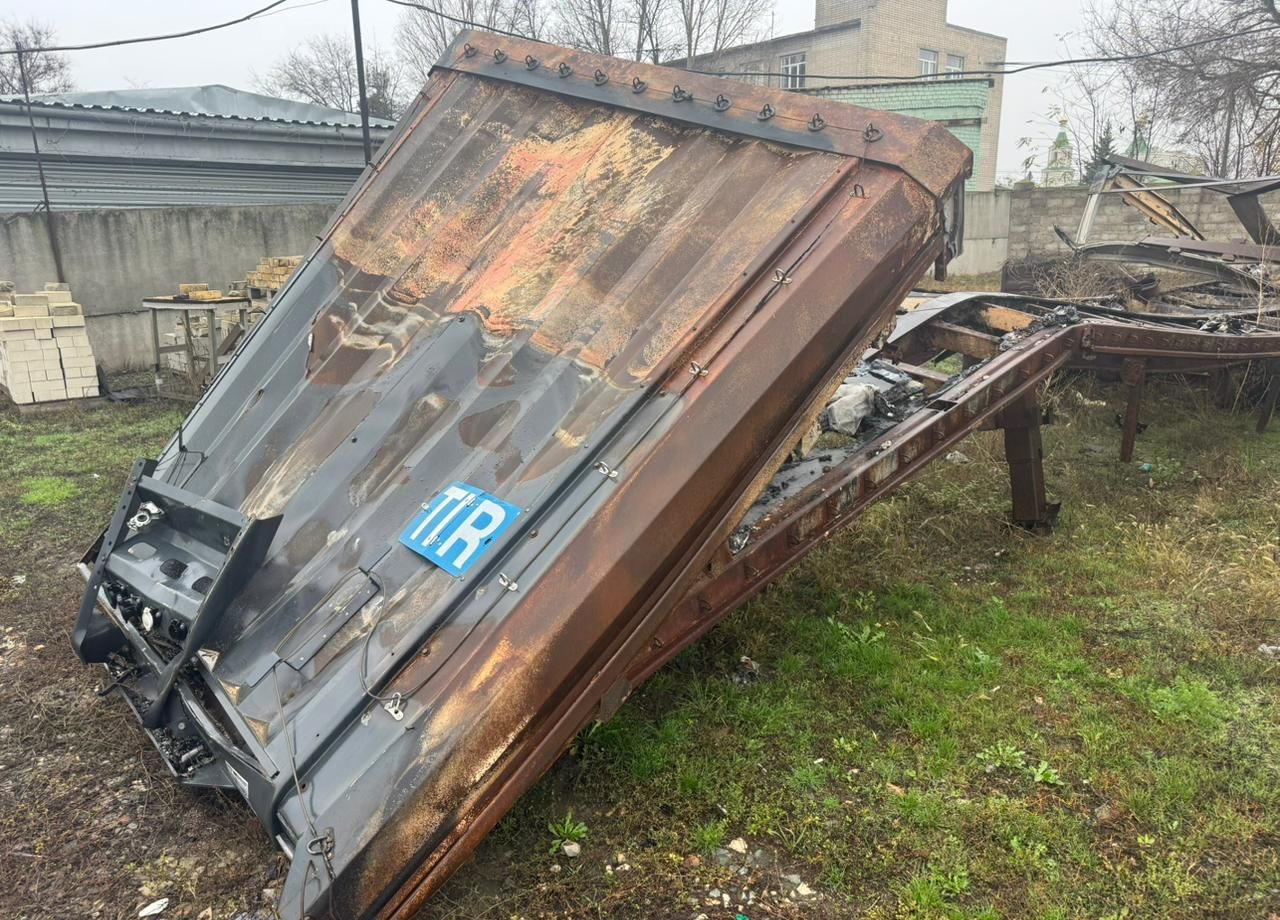 UAT SCFG 9226.01 - Тентованный полуприцеп: фото 3 UAT SCFG 9226.01 - Тентованный полуприцеп: фото 3