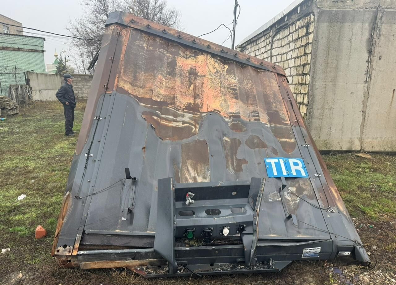 UAT SCFG 9226.01 - Тентованный полуприцеп: фото 2 UAT SCFG 9226.01 - Тентованный полуприцеп: фото 2