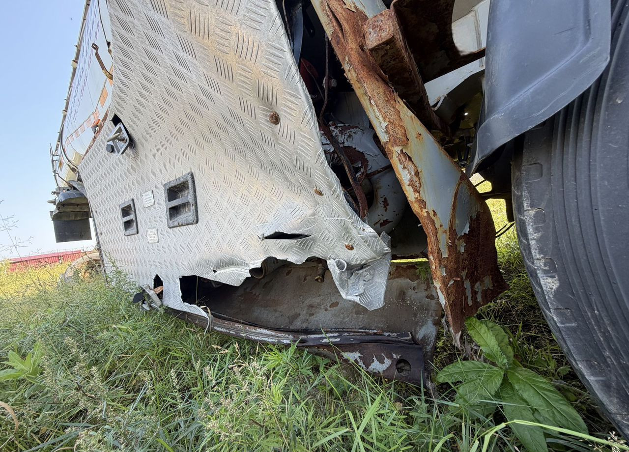 Полуприцеп-цистерна УралСпецТранс 946515-A1-03: фото 11 Полуприцеп-цистерна УралСпецТранс 946515-A1-03: фото 11