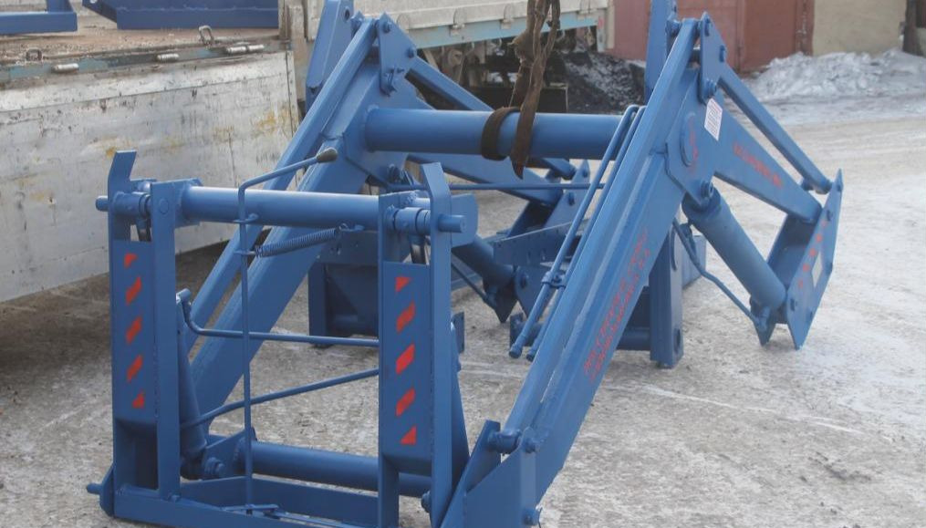 АЗАС ПФ-1 - Фронтальный погрузчик для трактора: фото 1 АЗАС ПФ-1 - Фронтальный погрузчик для трактора: фото 1