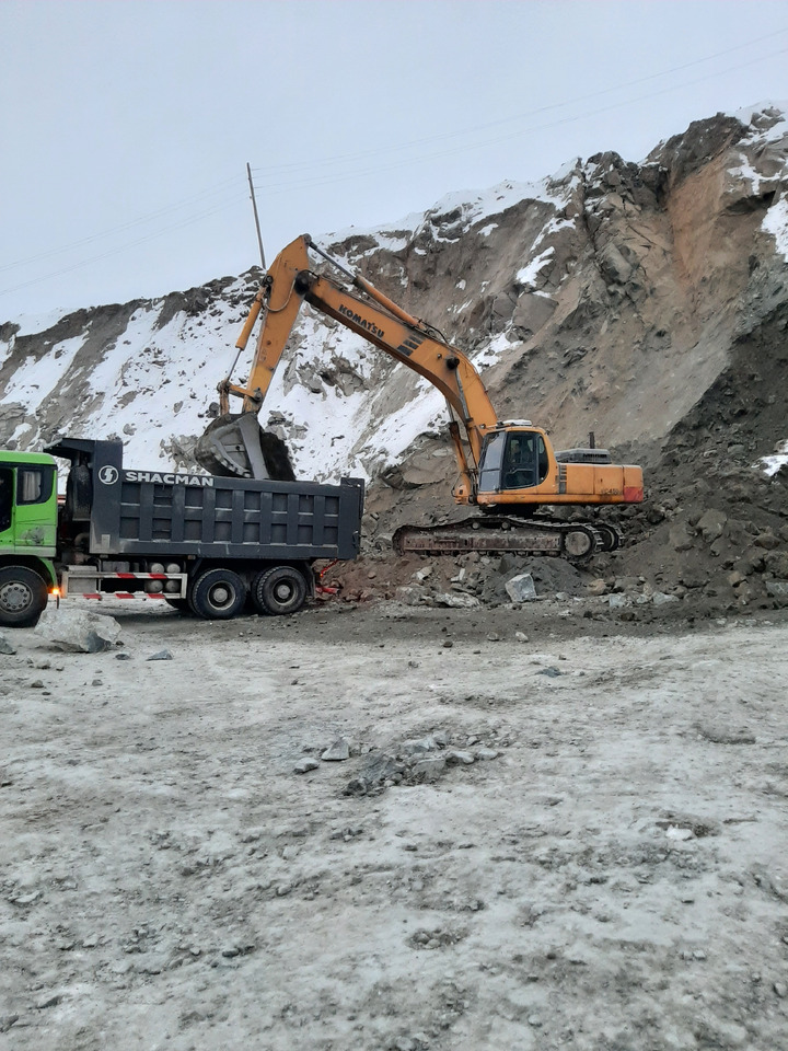 KOMATSU PC450-LC-6 - Экскаватор: фото 1 KOMATSU PC450-LC-6 - Экскаватор: фото 1
