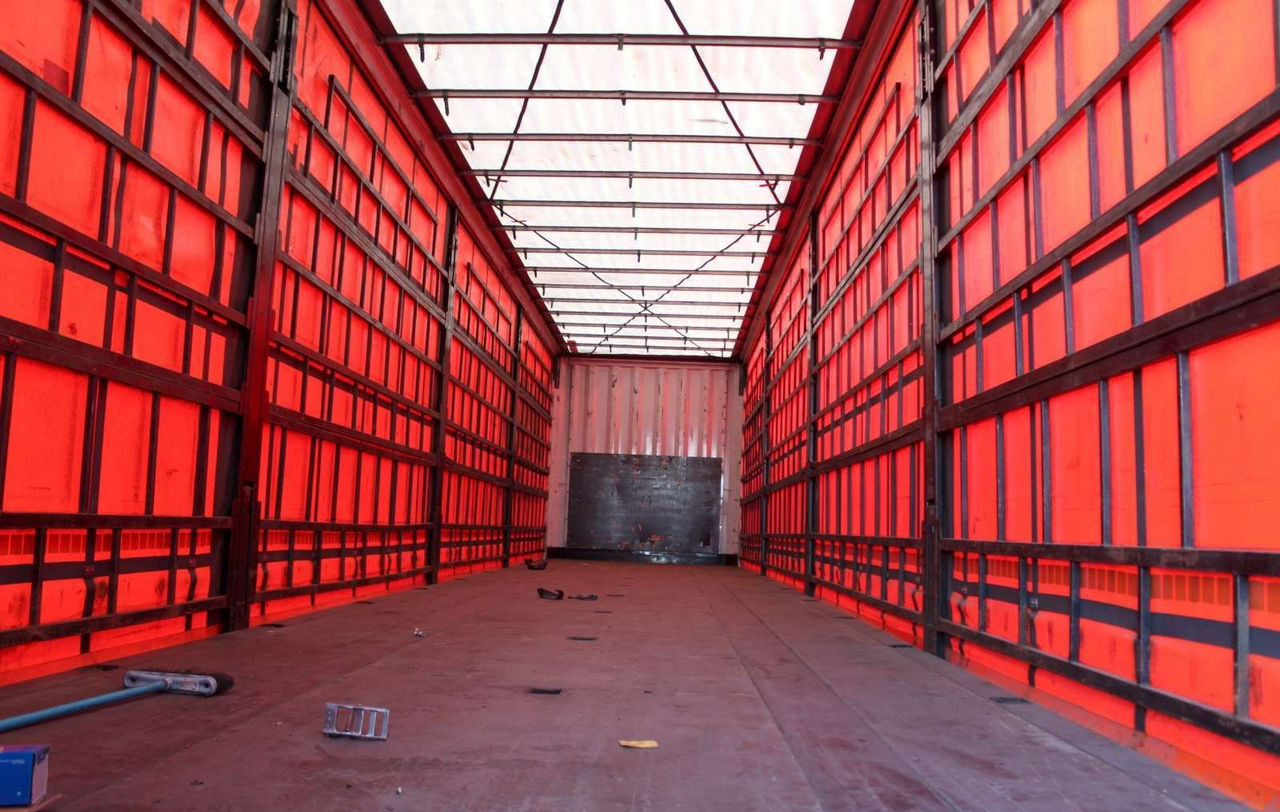 Тентованный полуприцеп Krone SD: фото 9