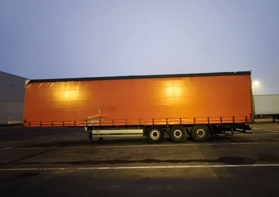 Schmitz Cargobull 9084 - Тентованный полуприцеп: фото 4 Schmitz Cargobull 9084 - Тентованный полуприцеп: фото 4