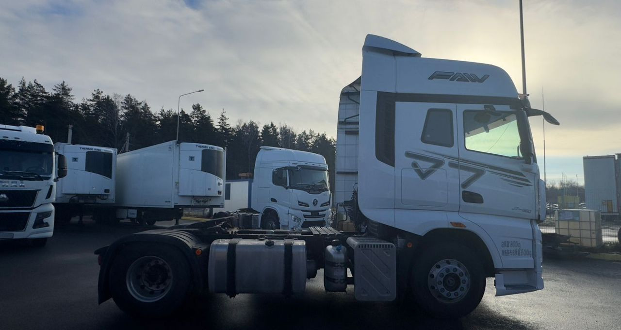 Тягач FAW J7: фото 8