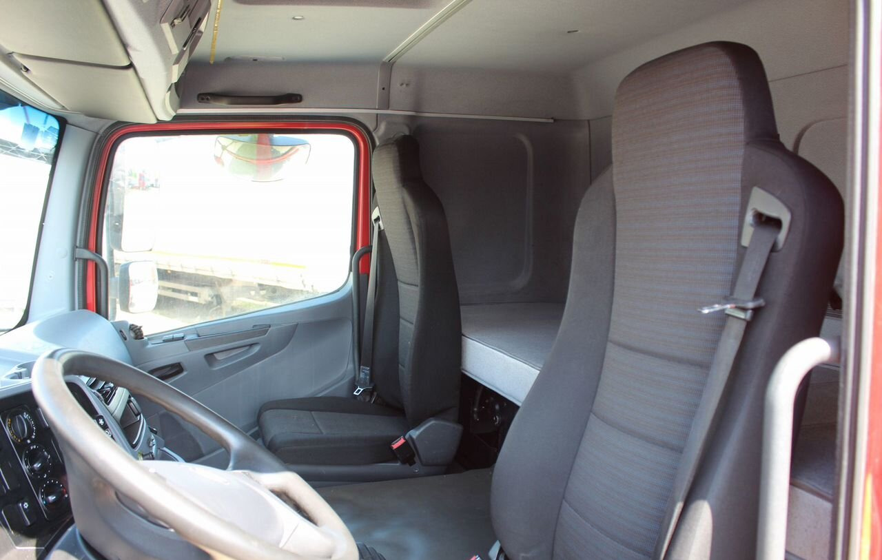 Тягач КАМАЗ 5490: фото 9