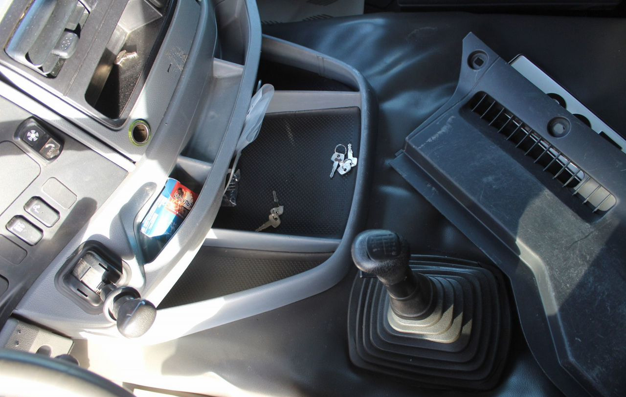 Тягач КАМАЗ 65806: фото 11