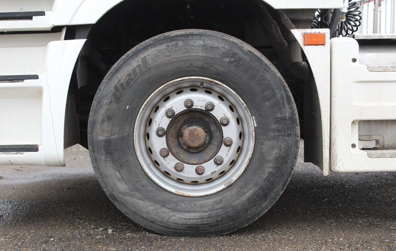 Тягач КАМАЗ 65806: фото 12