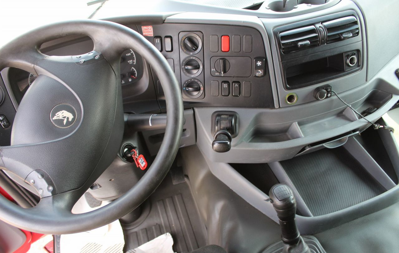 Тягач КАМАЗ 65806: фото 10