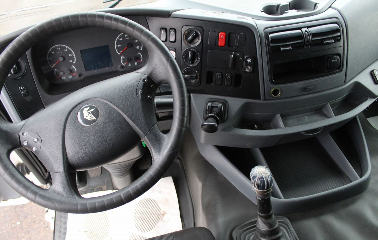 Тягач КАМАЗ 65806: фото 10