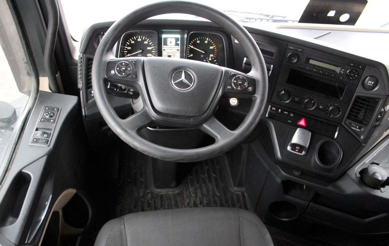 Тягач Mercedes-Benz Actros: фото 10