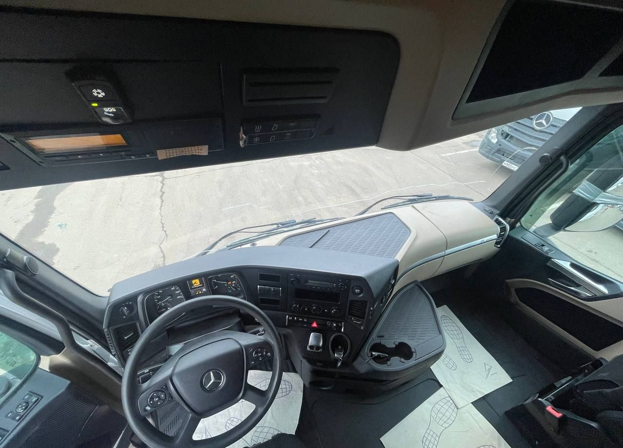 Тягач Mercedes-Benz Actros: фото 10 Тягач Mercedes-Benz Actros: фото 10