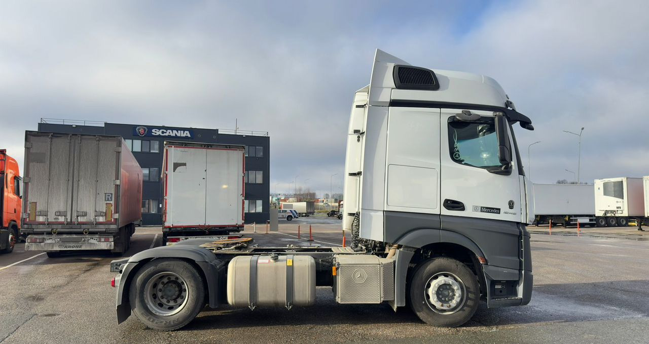 Тягач Mercedes-Benz Actros: фото 8 Тягач Mercedes-Benz Actros: фото 8