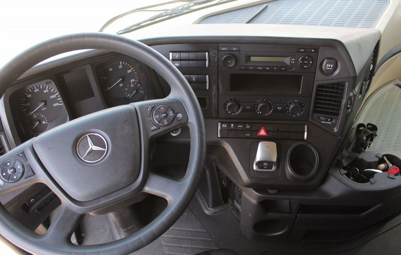 Тягач Mercedes-Benz Actros: фото 10 Тягач Mercedes-Benz Actros: фото 10