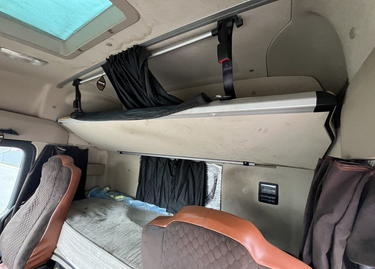 Тягач Mercedes-Benz Actros: фото 10 Тягач Mercedes-Benz Actros: фото 10