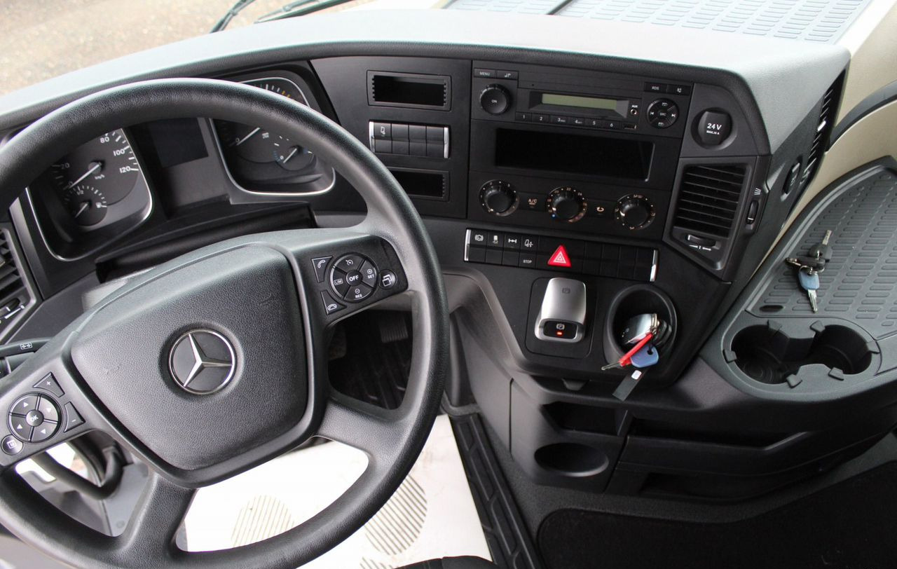 Тягач Mercedes-Benz Actros: фото 10