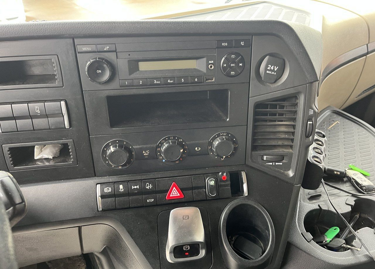 Тягач Mercedes-Benz Actros: фото 11