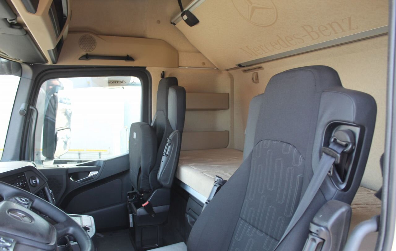 Тягач Mercedes-Benz Actros: фото 9 Тягач Mercedes-Benz Actros: фото 9