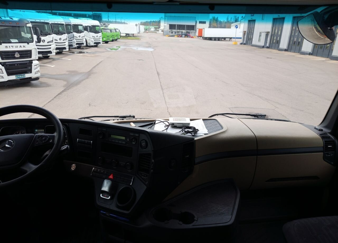 Тягач Mercedes-Benz Actros: фото 8
