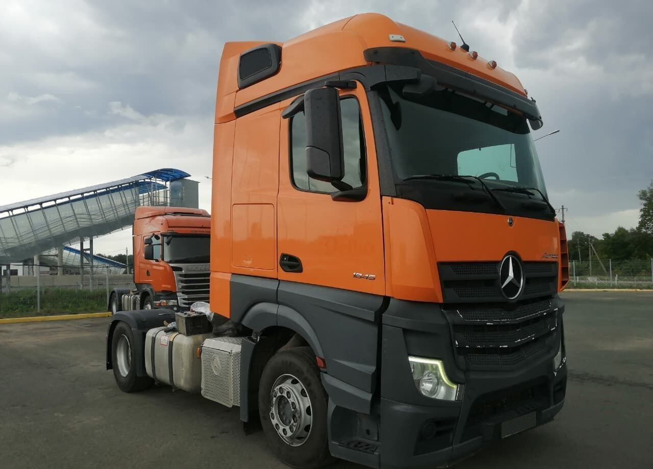 Mercedes-Benz Actros - Тягач: фото 1 Mercedes-Benz Actros - Тягач: фото 1