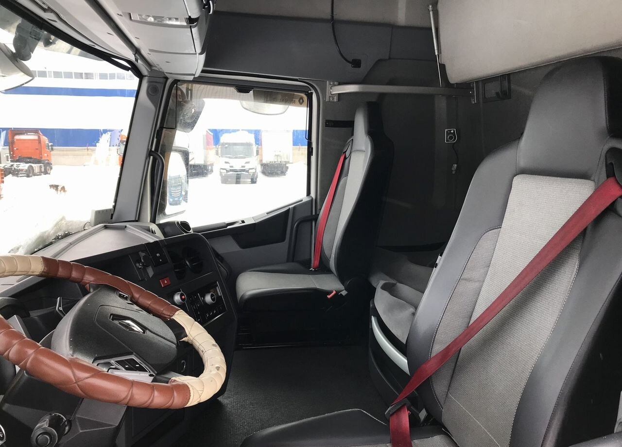 Тягач Renault T-Series: фото 9