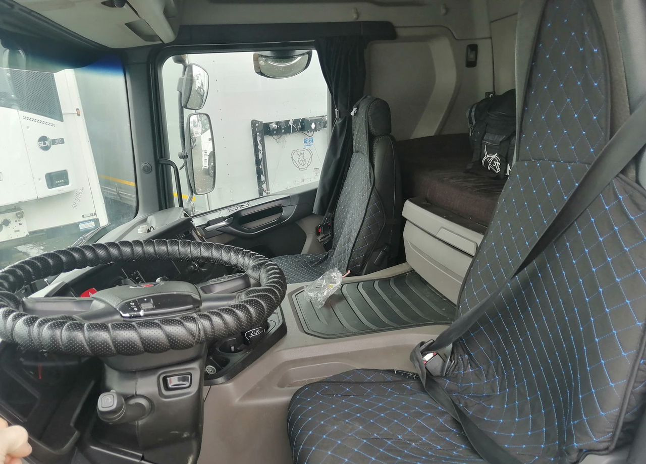 Тягач Scania P: фото 9