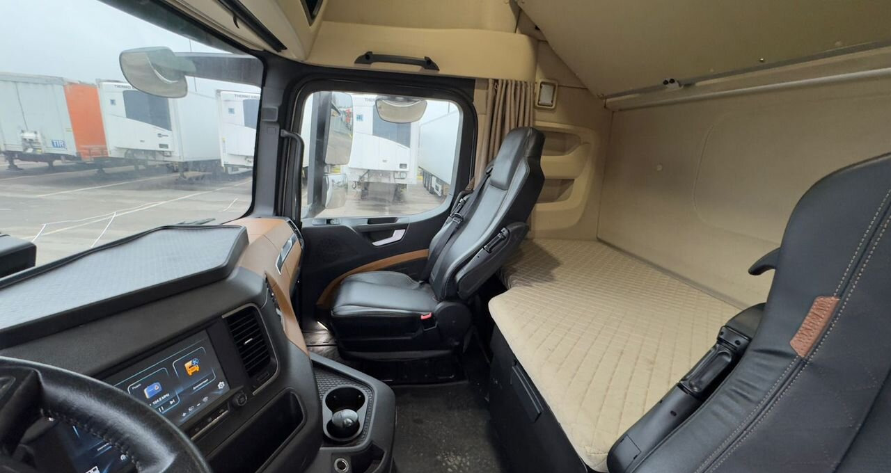 Тягач Shacman X6000: фото 9