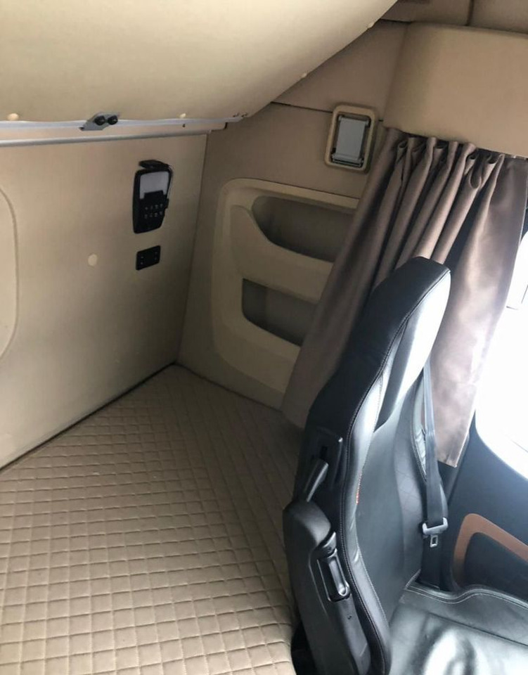 Тягач Shacman X6000: фото 17