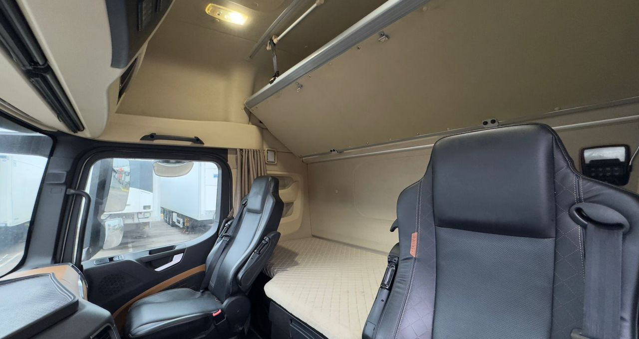 Тягач Shacman X6000: фото 10