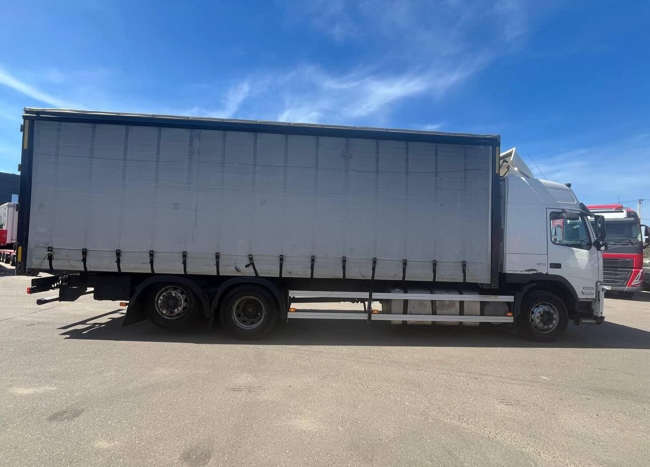 Тентованный грузовик Volvo F-Series: фото 8