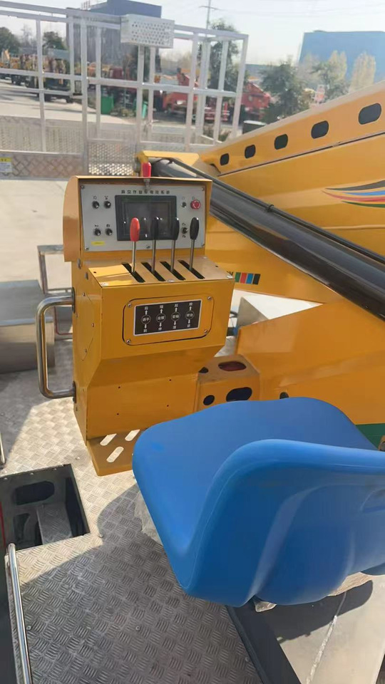 ISUZU М100 - Коммунальная/ Специальная техника: фото 2 ISUZU М100 - Коммунальная/ Специальная техника: фото 2