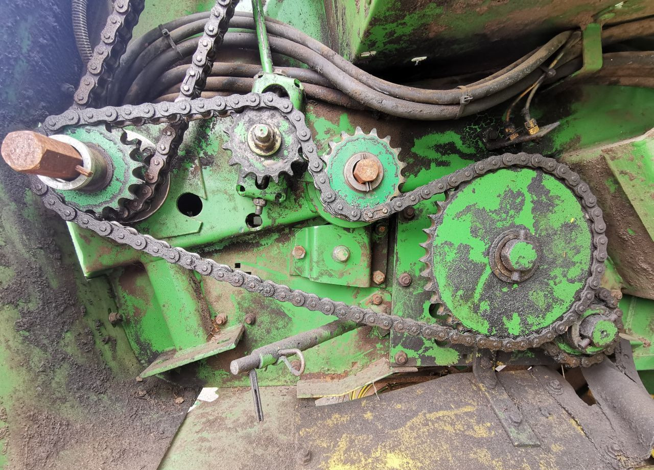 Пресс-подборщик рулонный John Deere 590: фото 18