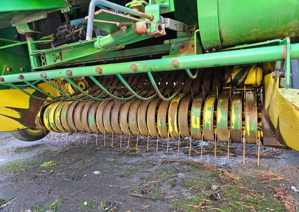 Пресс-подборщик рулонный John Deere 590: фото 12