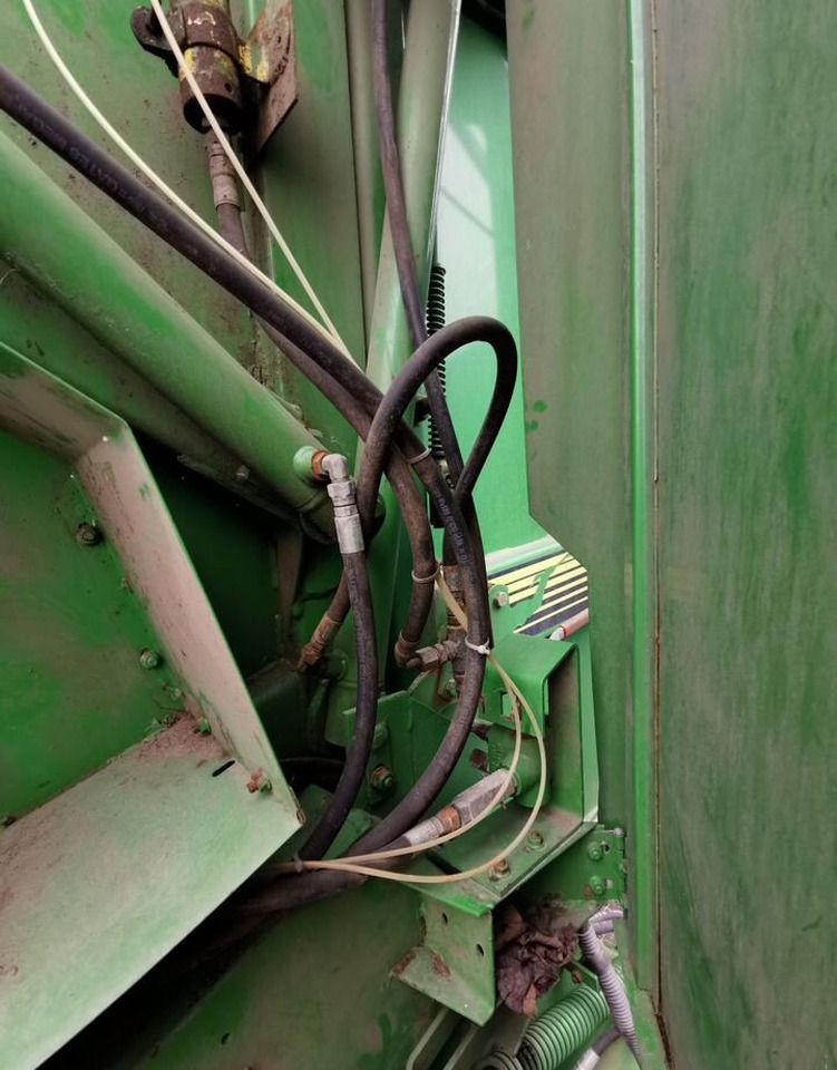 Пресс-подборщик рулонный John Deere 590: фото 16