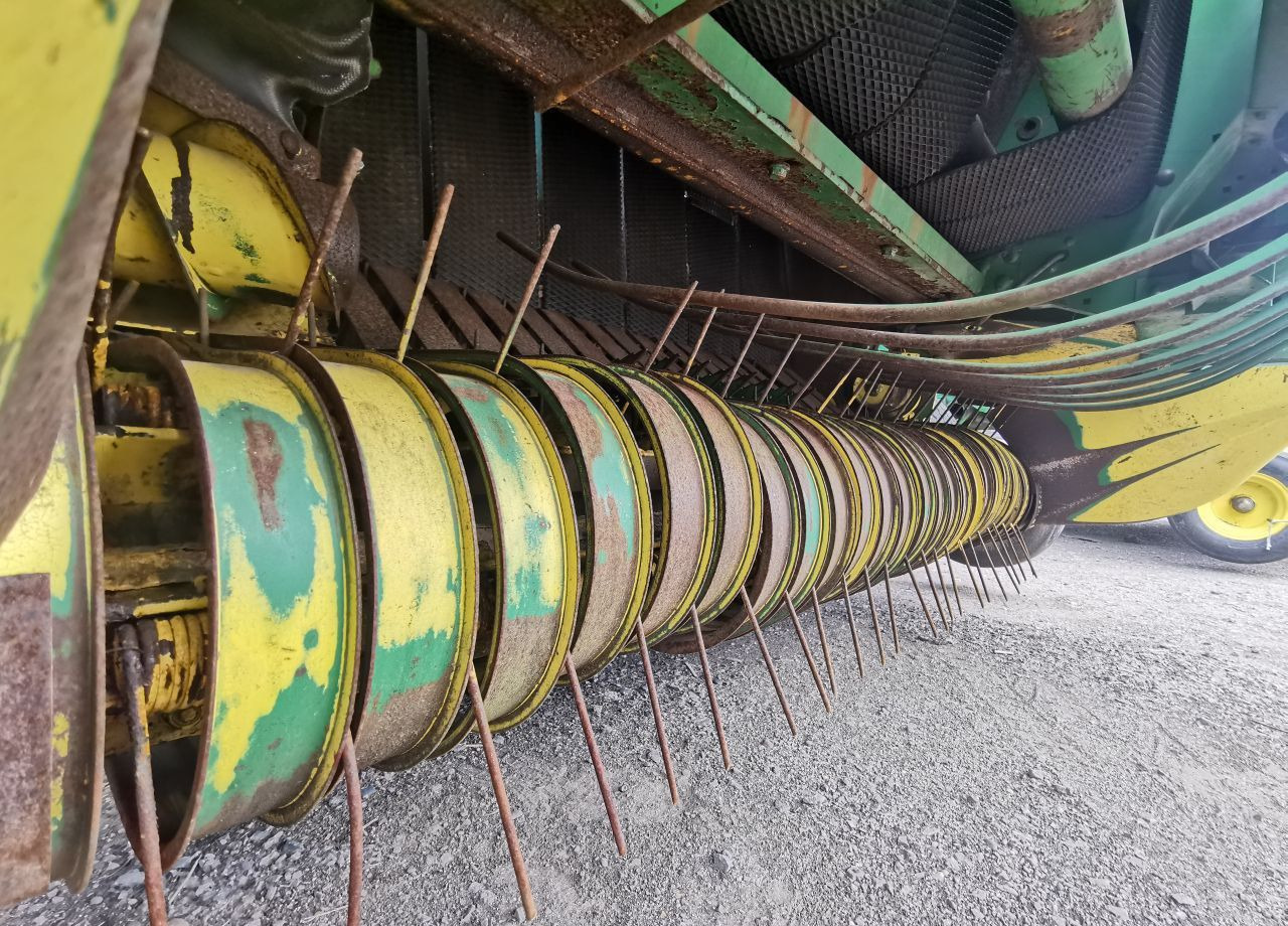 Пресс-подборщик рулонный John Deere 590: фото 20
