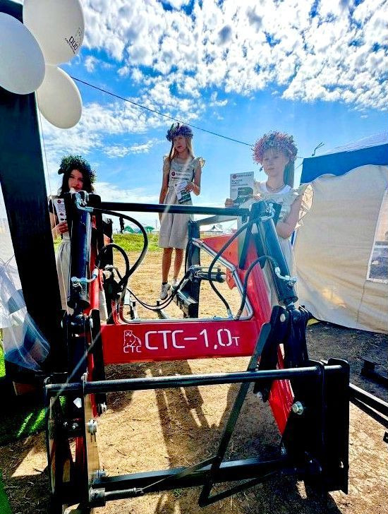 Погрузчик фронтальный универсальный CТC-1.0 - Фронтальный погрузчик для трактора: фото 2 Погрузчик фронтальный универсальный CТC-1.0 - Фронтальный погрузчик для трактора: фото 2