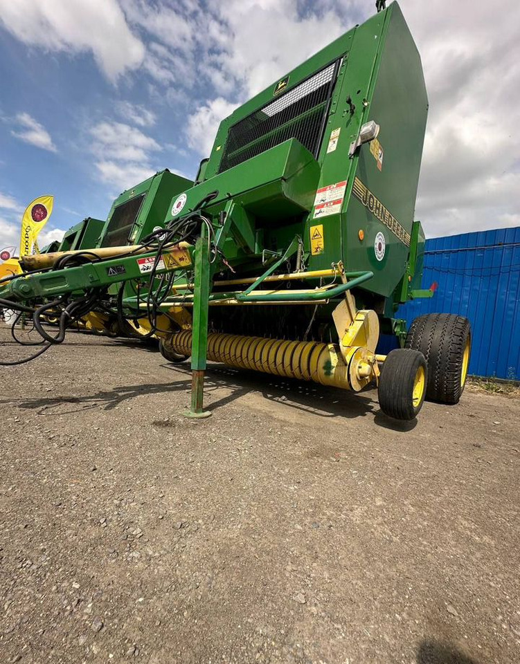 Пресс-подборщик John Deere 580 в сборе - Пресс-подборщик рулонный: фото 5 Пресс-подборщик John Deere 580 в сборе - Пресс-подборщик рулонный: фото 5