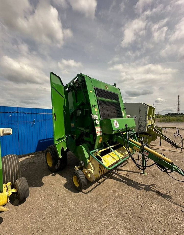 Пресс-подборщик John Deere 580 в сборе - Пресс-подборщик рулонный: фото 2 Пресс-подборщик John Deere 580 в сборе - Пресс-подборщик рулонный: фото 2