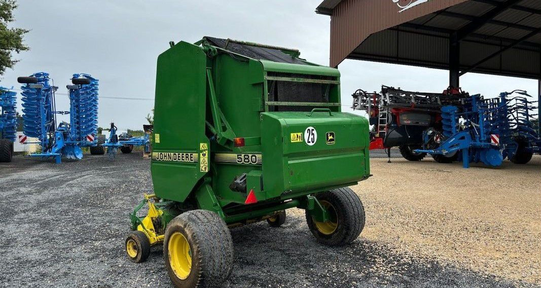 Пресс-подборщик John Deere 580 в сборе - Пресс-подборщик рулонный: фото 3 Пресс-подборщик John Deere 580 в сборе - Пресс-подборщик рулонный: фото 3